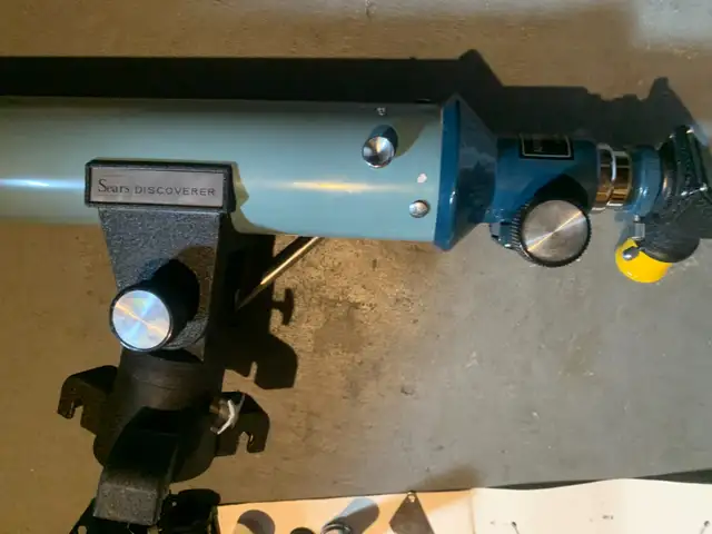 vintage sears astronomical  discoverer telescope 283 power in Hobbies & Crafts in Medicine Hat - Image 9