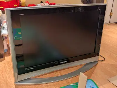 Samsung 32" LCD TV (model LTP326WX/XAC). The speakers don't work, for some reason. Did not spend any...