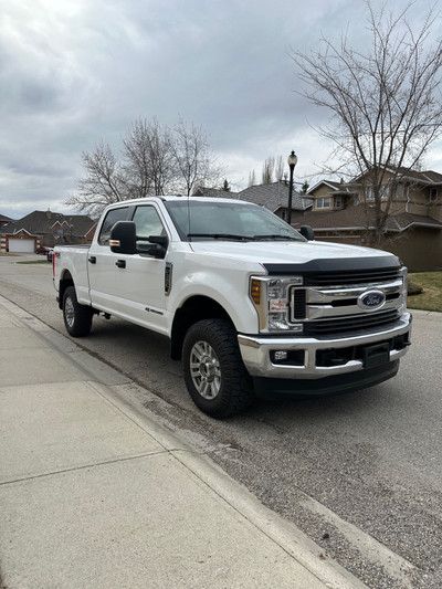 Excellent condition 2019 Ford F350 Powerstroke XLT Crew cab 