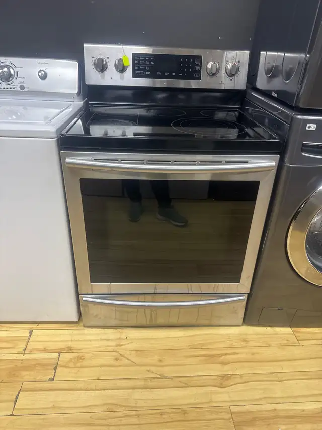 Samsung Electric Range in Stoves, Ovens & Ranges in Laval / North Shore - Image 2