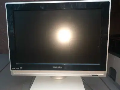 Great condition Philips 19" LCD HDMI TV with remote