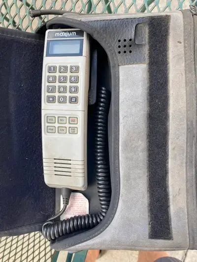 FREE VINTAGE MOTOROLA BAG PHONES, View more