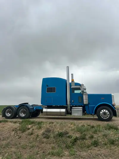 2014 Peterbilt 389, Has a new drop in motor put in in 2020 that meets all old pre emission , 600 HP...
