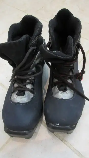 Salomon SNS Cross Country Ski Boots EU 35 (size 2.5)