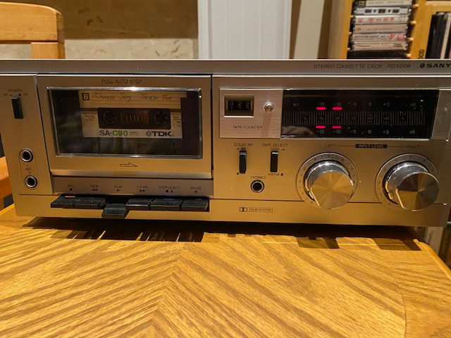 A collection of stereo equipment- Speakers and various equipment in Stereo Systems & Home Theatre in Markham / York Region - Image 5