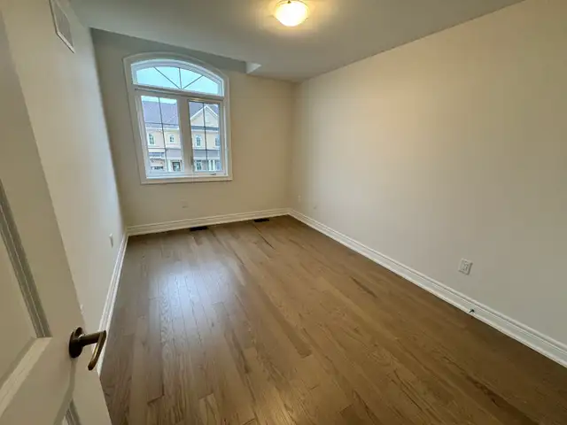 Room on rent on sharing basis on  upper floor in Room Rentals & Roommates in Mississauga / Peel Region - Image 4