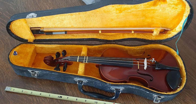Violin: SUZUKI Child Size 1.10th in String in Calgary