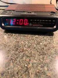 GE Alarm Clock Radio Digital AM/FM. with Bater