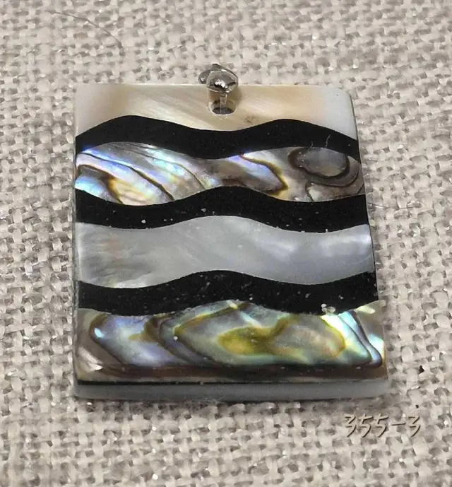 Ormeau et nacre naturelle mother of pearl abalone pendant. in Hobbies & Crafts in Laval / North Shore - Image 3