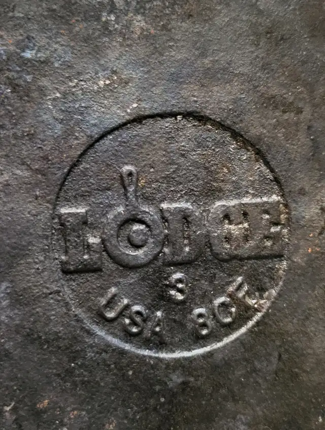 Vintage Lodge Cast Iron Dutch Oven Deep Fry Pan Combo - 3 - 8CF in Kitchen & Dining Wares in Oshawa / Durham Region - Image 9