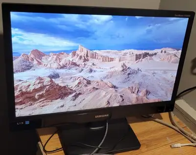 * 2 Écran DEL avec connexion HDMI, en très bon état, pas d'égratignures, aucun souci . * 2 LED Monit...