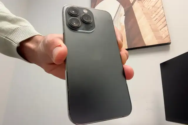 iPhone 13 Pro - New Battery - Good Condition - Unlocked in Cell Phones in Markham / York Region - Image 3