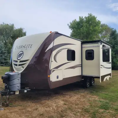 2015 Evergreen Everlite 232RBS. High end travel trailer in excellent shape. Absolutely no leaks. Man...