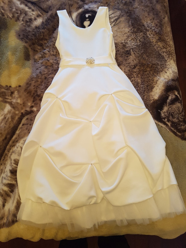 Junior Girl White Bridesmaid Dress in Wedding in Markham / York Region