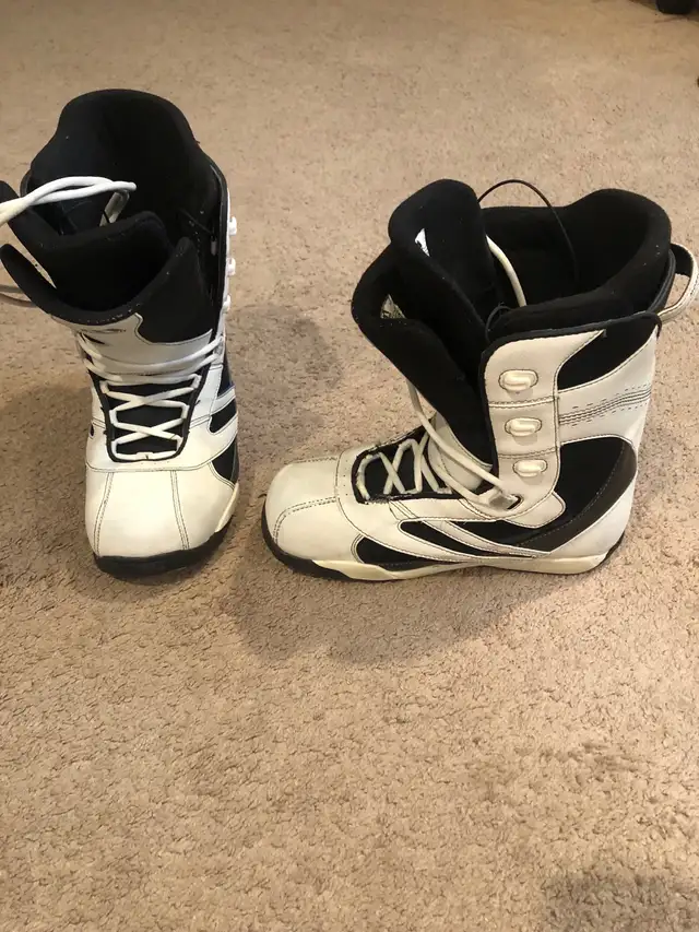 Adult/ Teen Men’s White Morrow Snowboard Boots (Size 10) in Snowboard in Calgary - Image 4
