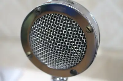 ASTATIC D104 DESK MICROPHONE FOR CB OR HAM RADIO TRANSCEIVER ............IN GOOD CONDITION WITH A 4...