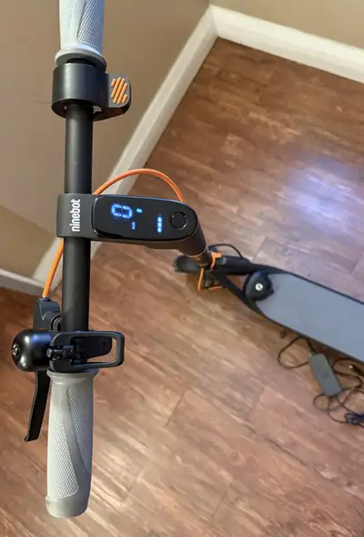 Ninebot electric scooter F40 Only 29KM on it. Charger included $500