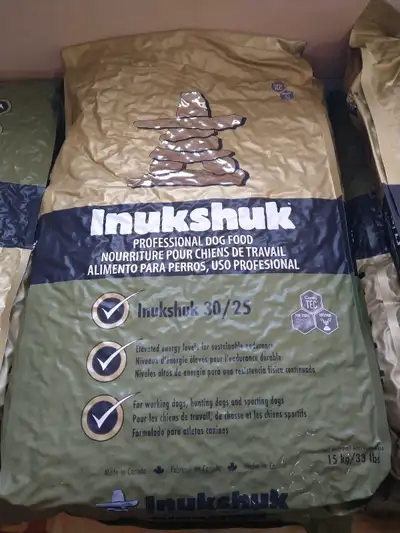 Nourriture pour chien actifs. J ai une 40 aine de sacs