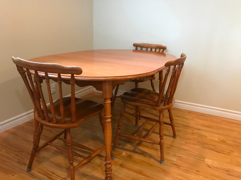 Roxton Woodensemble table et 6 chaises Dining Tables & Sets