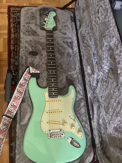 New condition American made Stratocaster. Comes with fender travel hard case and goodie bag. Not loo...