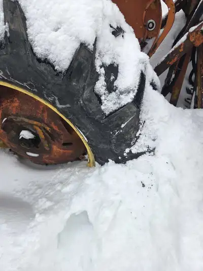 14.9 x 28 like new only 1