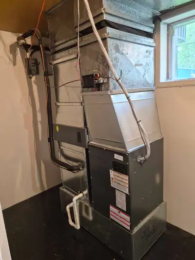 Je vends cet ensemble de thermopompe et fournaise Amana usagé, une solution robuste pour maintenir u...