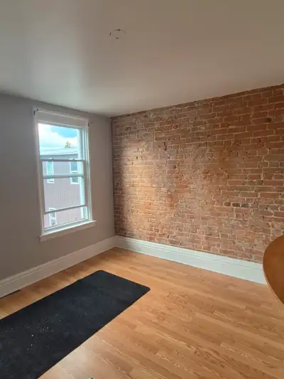1BR Apartment in Colborne