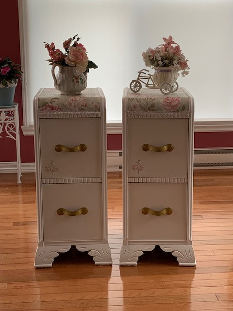 Tables de chevet antique en bois, Shabby chic. dans Autres tables  à Laval/Rive Nord