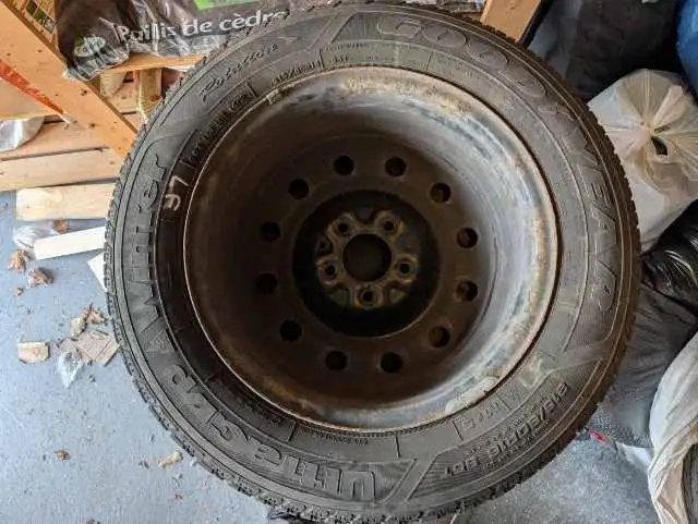 Used Goodyear winter tires with rims for sale in Tires & Rims in Mississauga / Peel Region - Image 6