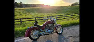 2004 Victory Kingpin. 28500klms on it. Kept in heated garage. Always kept in pristine condition. Oil...