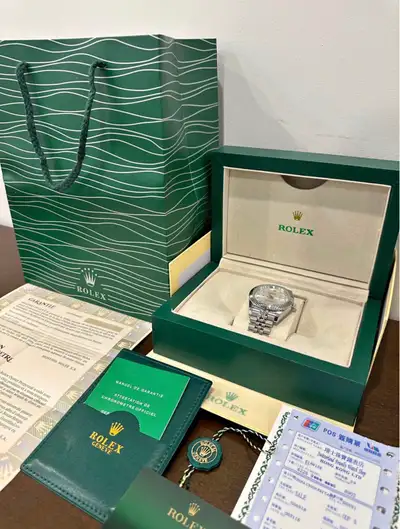 Rolex montre/ Rolex watch, View more