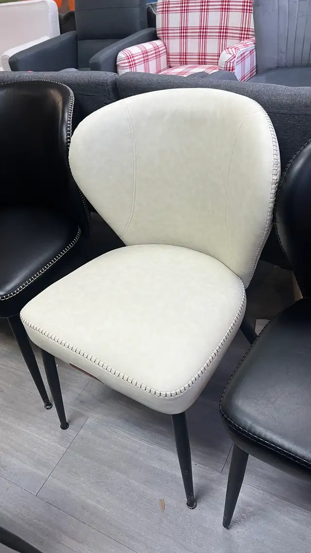 Beautiful heavy duty restaurant dining chairs  in Chairs & Recliners in Markham / York Region - Image 3
