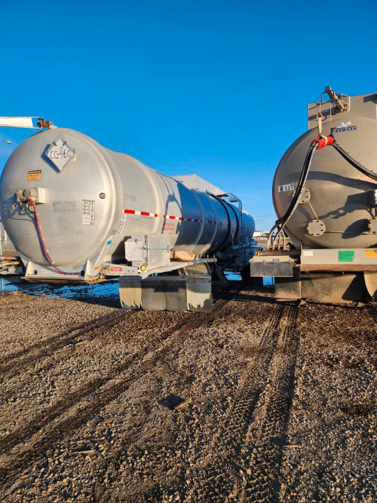 2012 38m3 Heil tanker in Heavy Equipment in Grande Prairie - Image 3