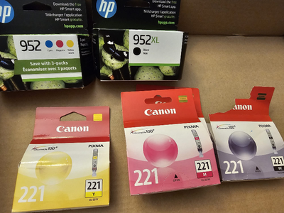 Canon 221M 10$ Original P24$ Canon 221BK 10$ O P24$ Canon 221Y 10$ O P24$ NO 952 only canon left
