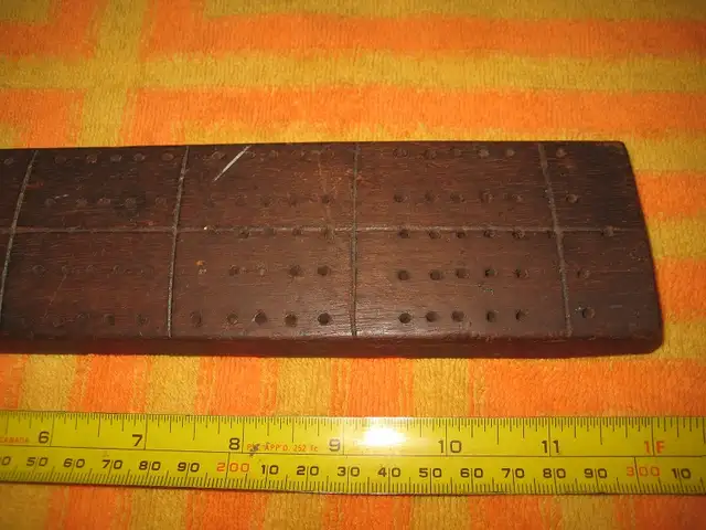 Vintage antique homemade cribbage board game folk art rustic in Toys & Games in City of Toronto - Image 5