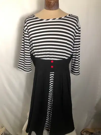 Womens Black & White Striped Dress. Size XXXL, View more