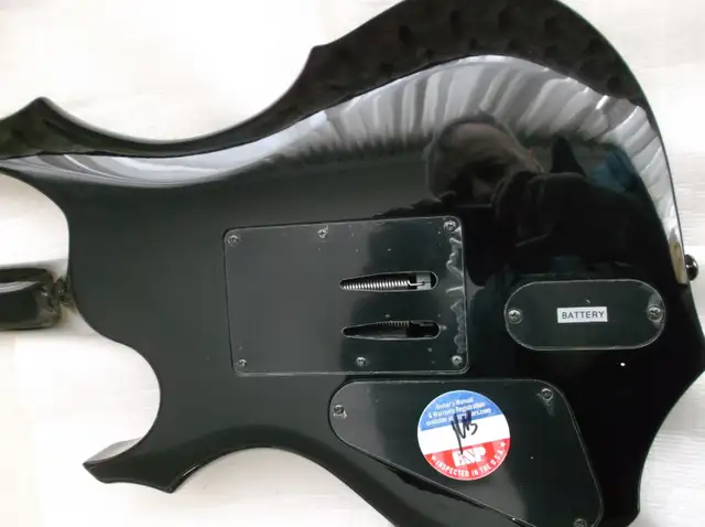 ESP-LTD F 350 electrique guitare in Guitars in Sherbrooke - Image 4
