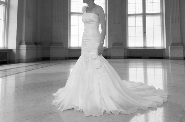 One-Shoulder White Mermaid Wedding Dress in Wedding in Lethbridge - Image 10