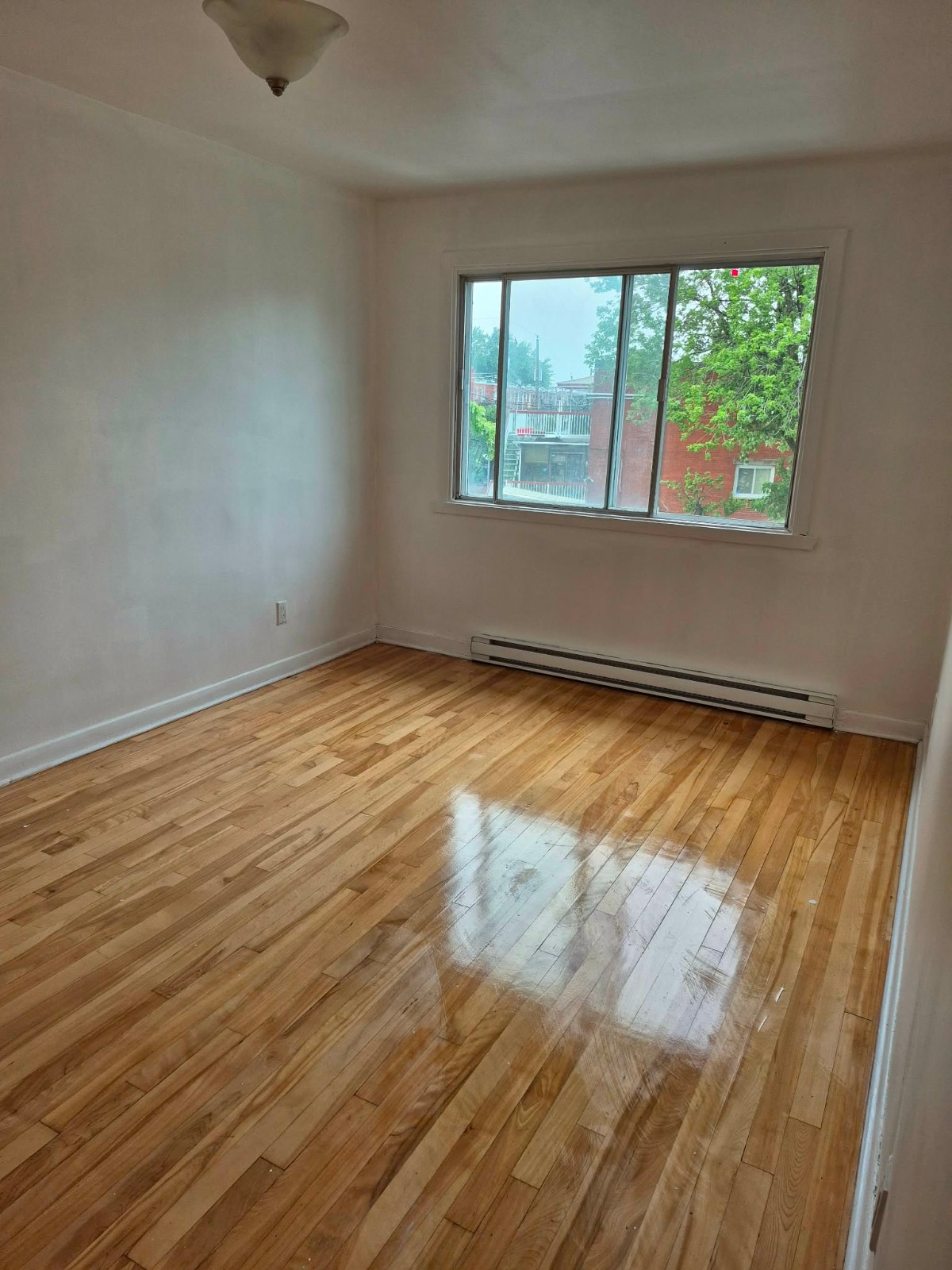 Renovated and freshly painted big 5 1/2 will be rent 1st of Sept — photo 2
