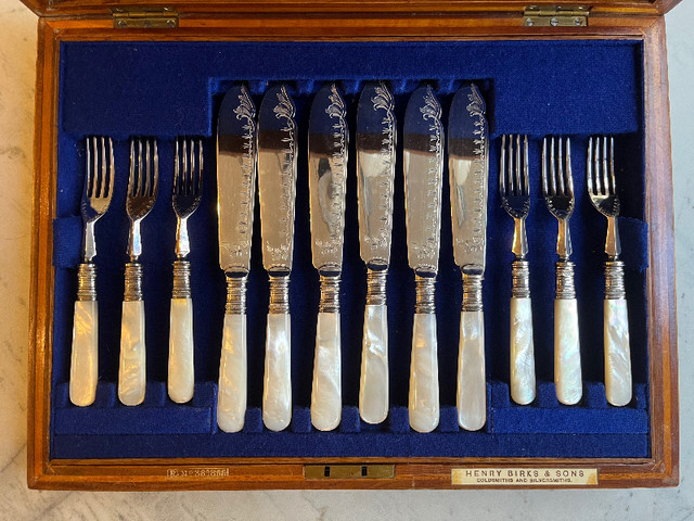 Henry Birks & Sons Mother of Pearl Silverware Set - 24 pieces in Other in Downtown-West End - Image 4