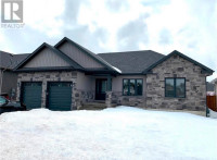 Gorgeous 4 Bedroom Plus Den Available For Rent in Petawawa