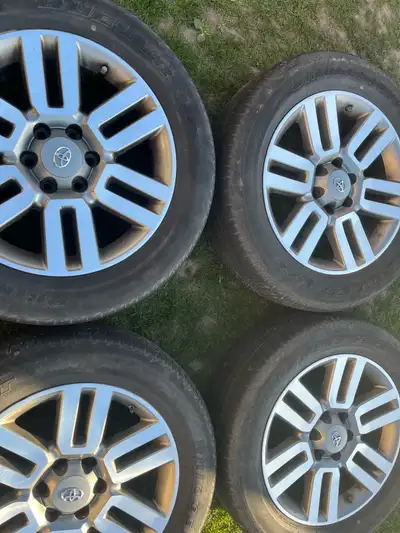 Size: 20x7J Tire size: 245/60/R20 Offset: 15 Centrebore: 106.1mm Bolt pattern: 6x139.7 Off of a 2014...