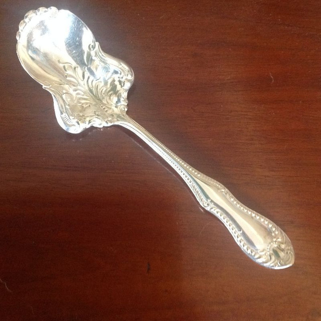 ANTIQUE CREAM/SAUCE LADDLE SILVER PLATE(PORT DOVER) in Arts & Collectibles in St. Catharines
