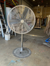 Ventilateur 32’’ commercial sur pieds