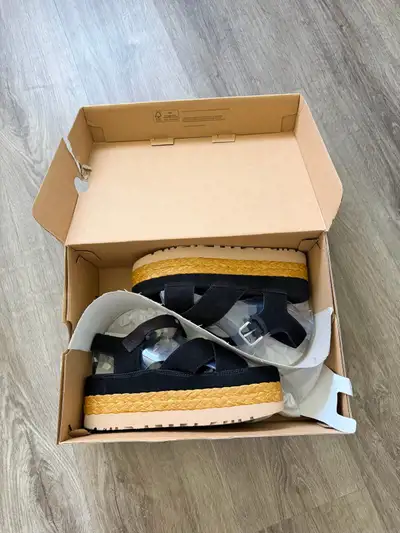 never worn, bought for 200$ (tax included) see my other listings, can do a discount on a bundle. i m...