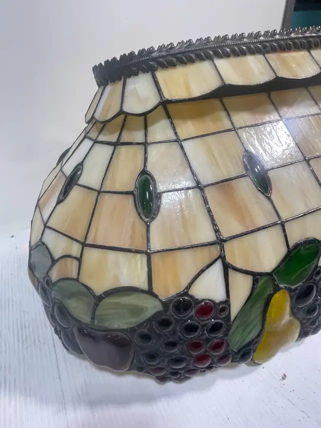 Stained Glass Lamp Shade in Indoor Lighting & Fans in City of Montréal - Image 11