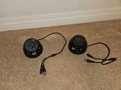 Two security Cams - black vandal proof - IR for night vision