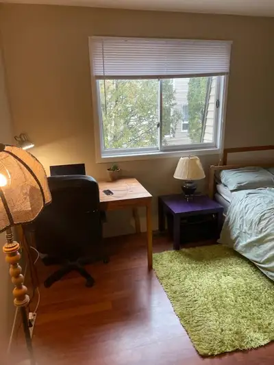 MOVE-IN TODAY!!...LARGE ROOMS.... BAYSHORE...GREAT LOCATION!! (First month's rent and last month's d...
