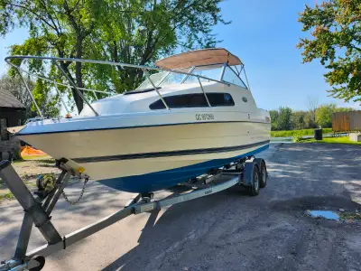 2002 Bayliner Siera Classic 2252, 22.5ft cruiser with 8.1 foot beam, Mercruiser 5.0l Alpha1 rated at...