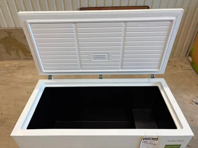 Chest Freezer with Line-X Coated Interior in Other in Gatineau - Image 3